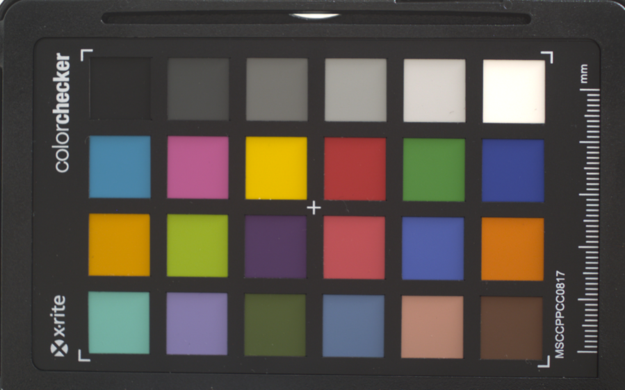 Fig. 114: Color checker target with color correction Fig. 114: Color checker target with color correction