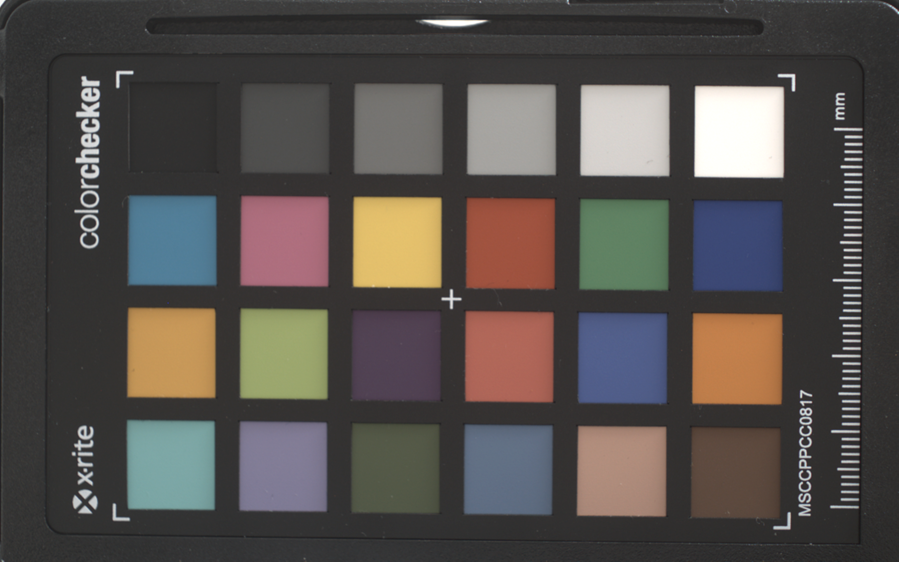 Fig. 113: Color checker target without color correction Fig. 113: Color checker target without color correction